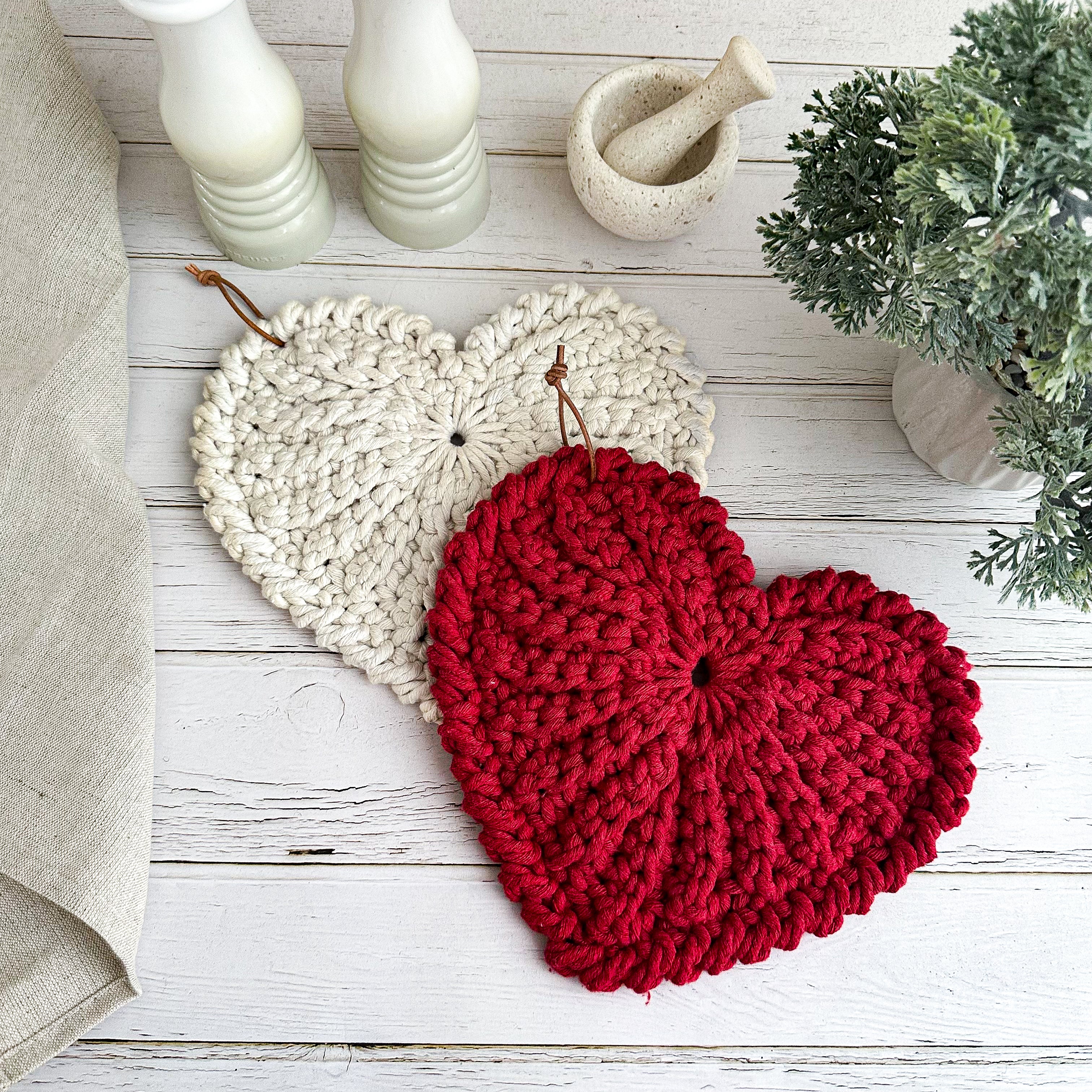 【絶版！新品】メッセージ オブ ハート 心のささやき Herz flimmern Crochet heart trivet 