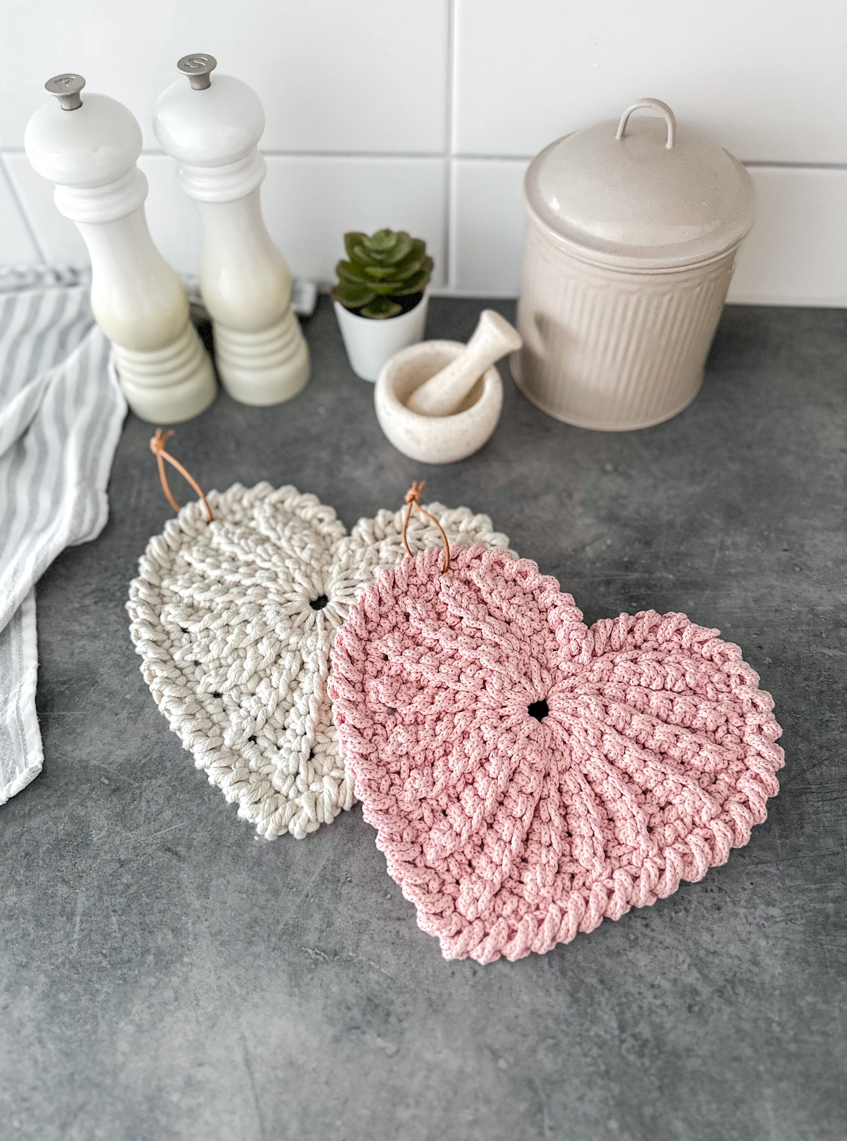 Crochet Heart Trivet Pattern PDF – Frejdis | Animo Design