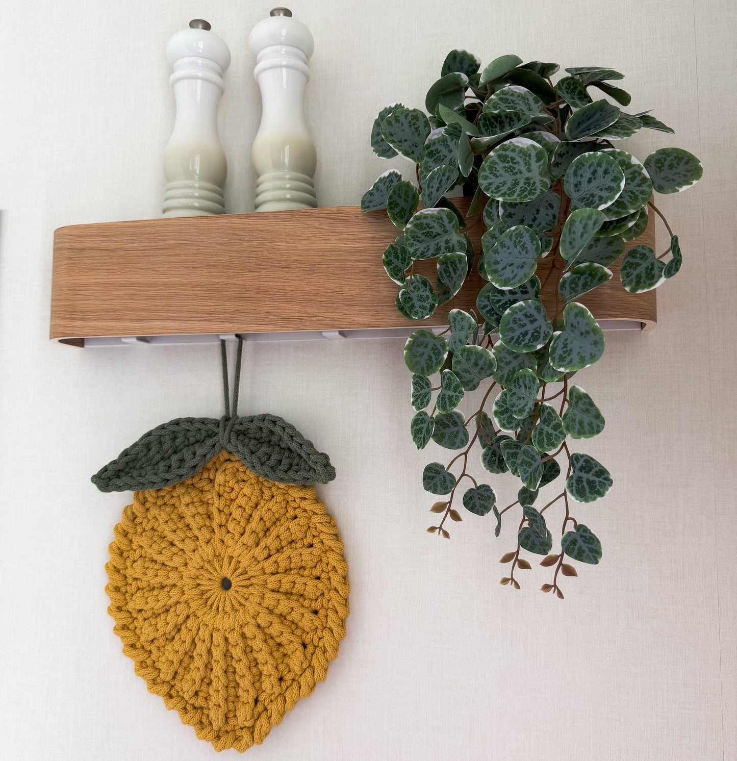 Crochet lemon wall hanging pattern for kitchen decor