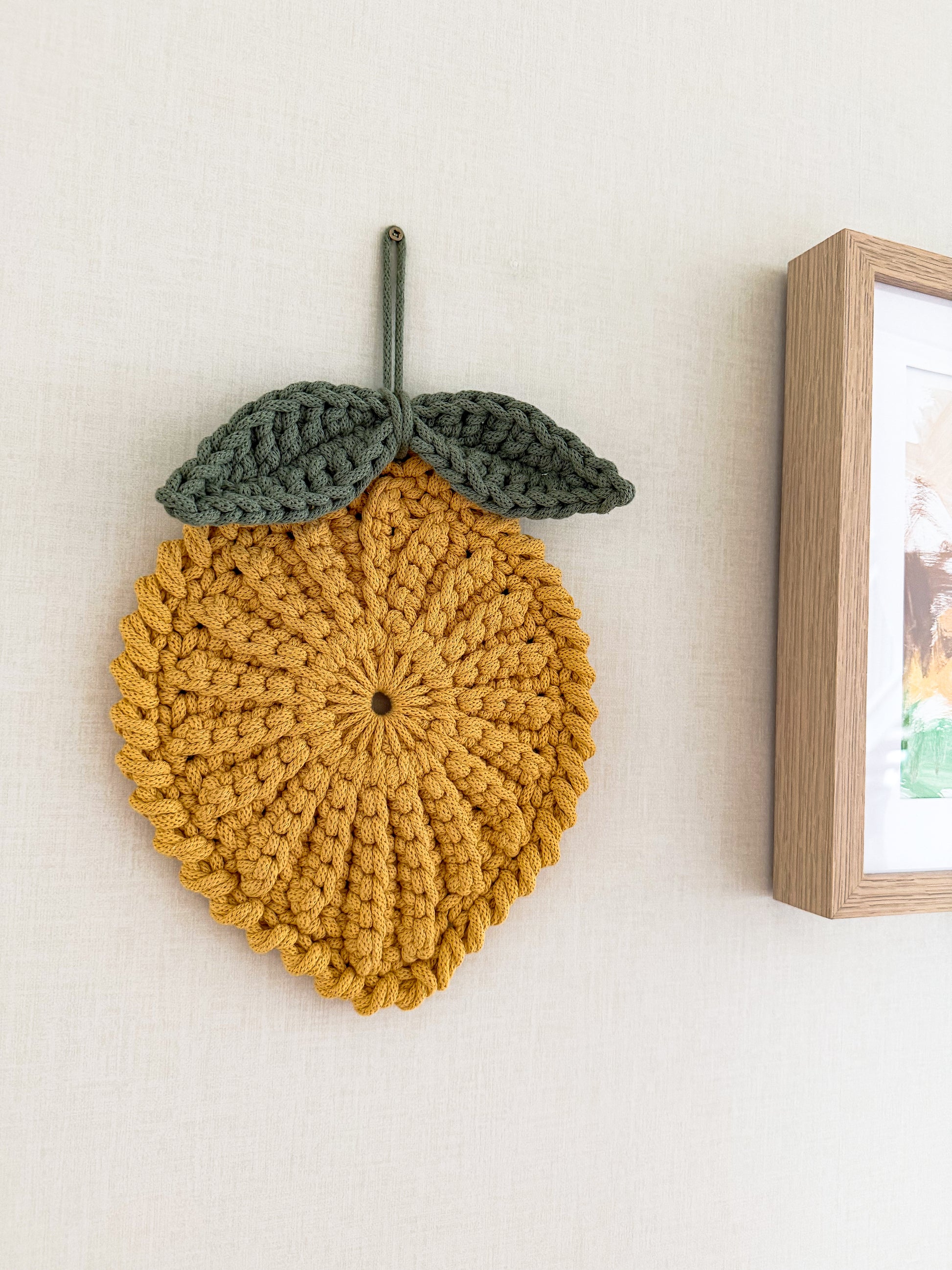 Scandinavian crochet lemon wall decor pattern. Original design by Malin Fredriksson from Animo Design.