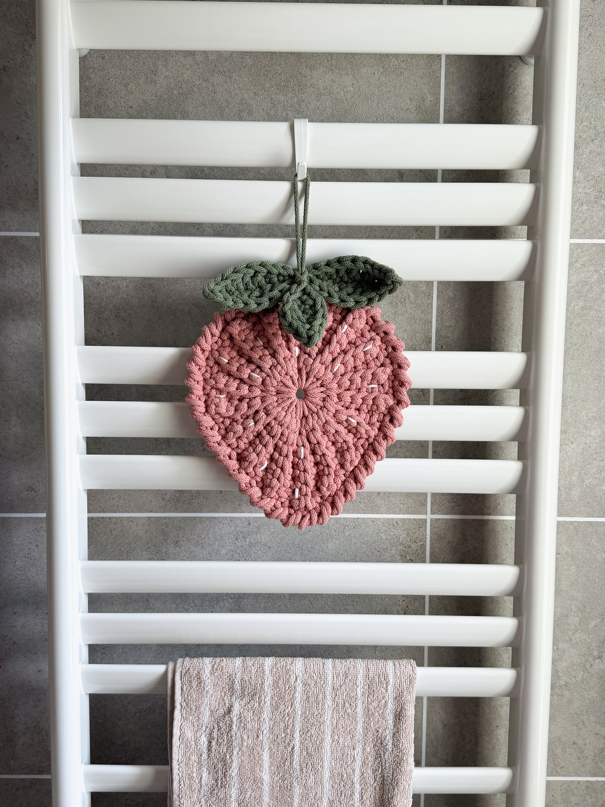 Crochet strawberry bathroom and kitchen decor pattern