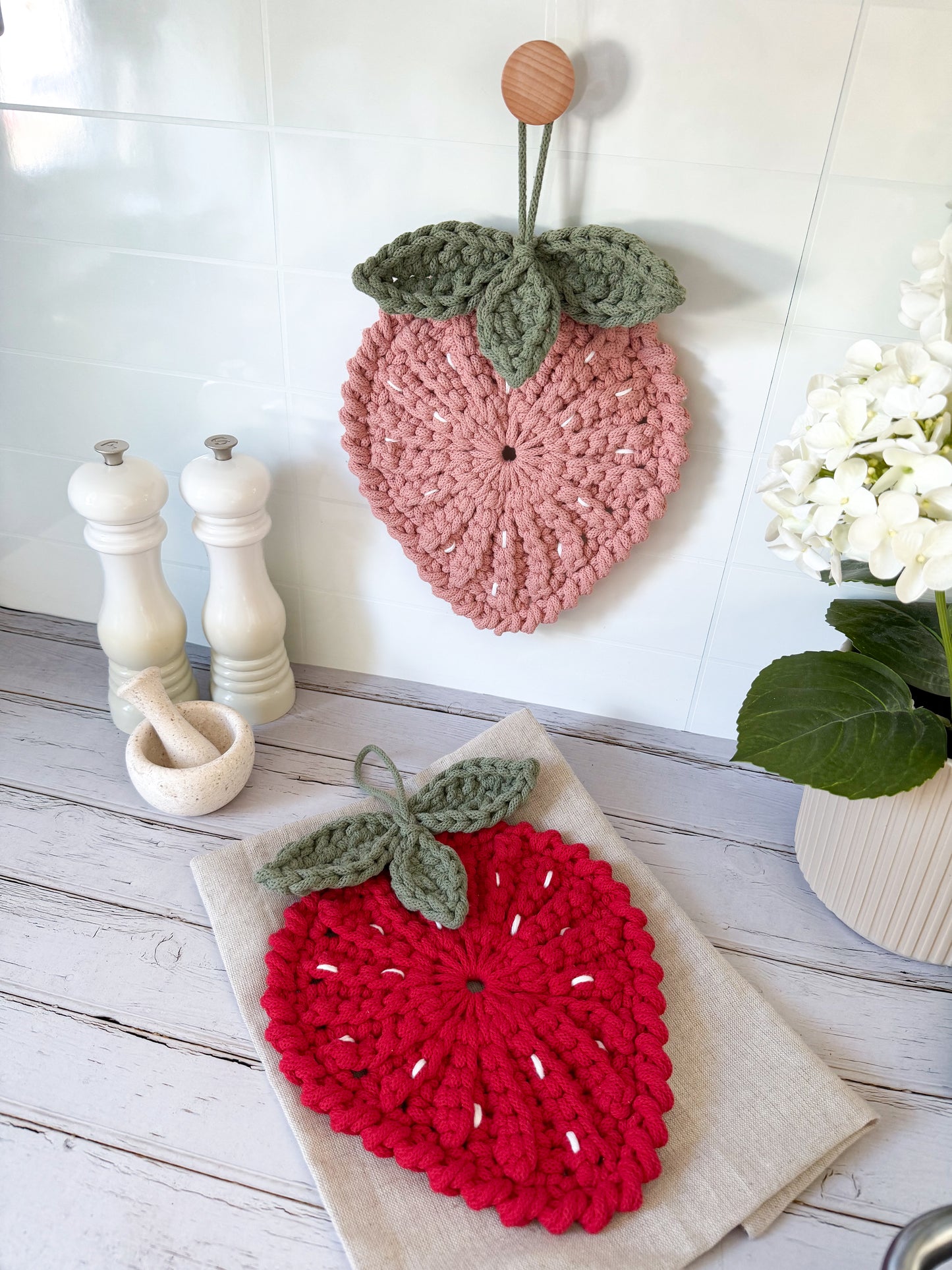 Crochet lemon wall hanging pattern for kitchen decor