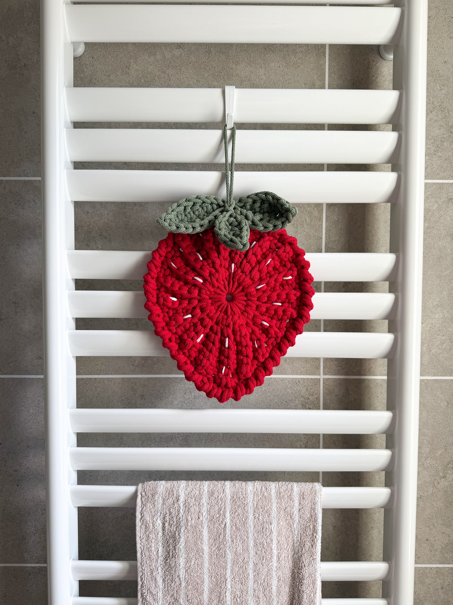 Crochet strawberry bathroom and kitchen decor pattern