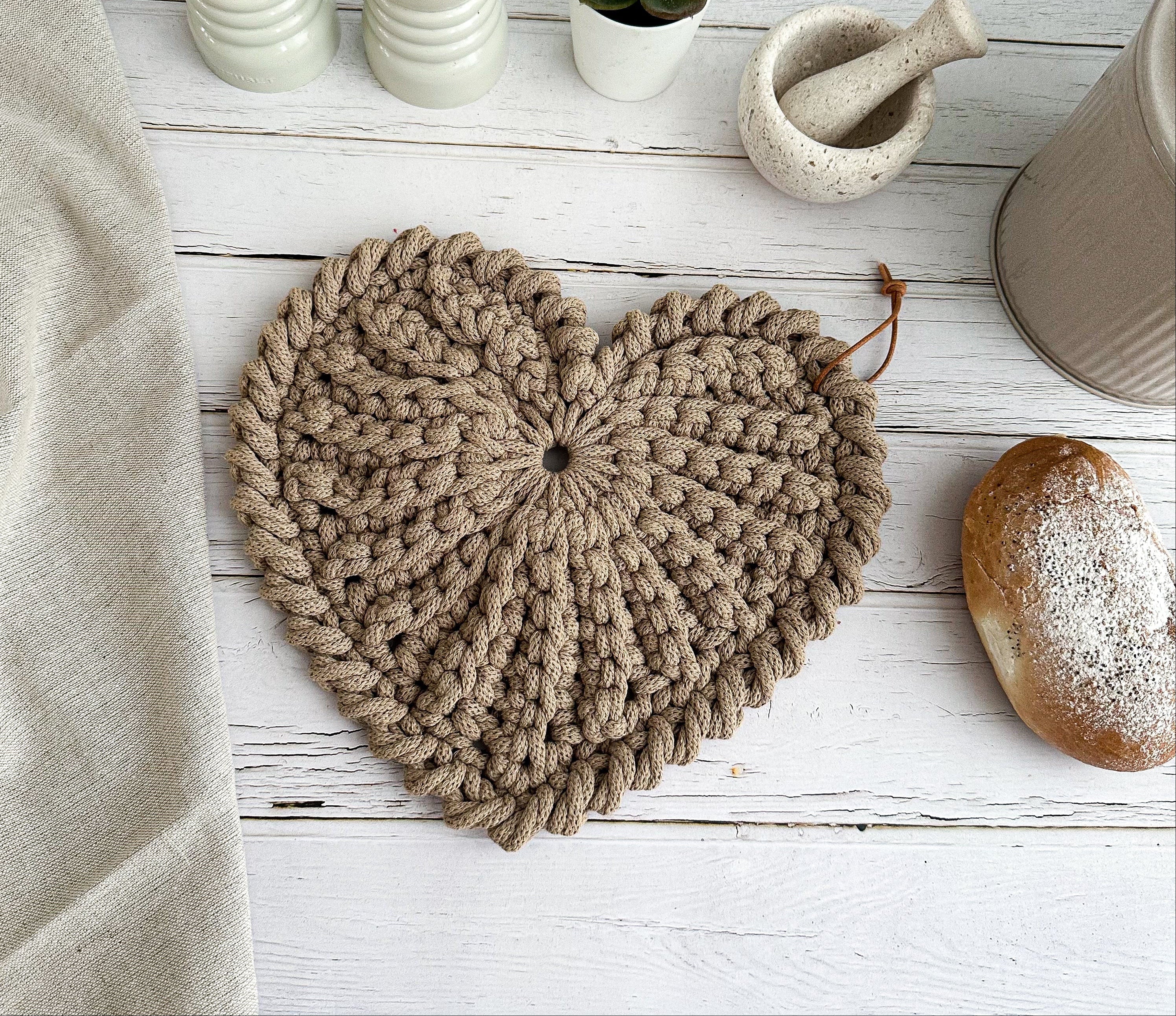 Crochet Heart Trivet Pattern PDF – Frejdis | Animo Design