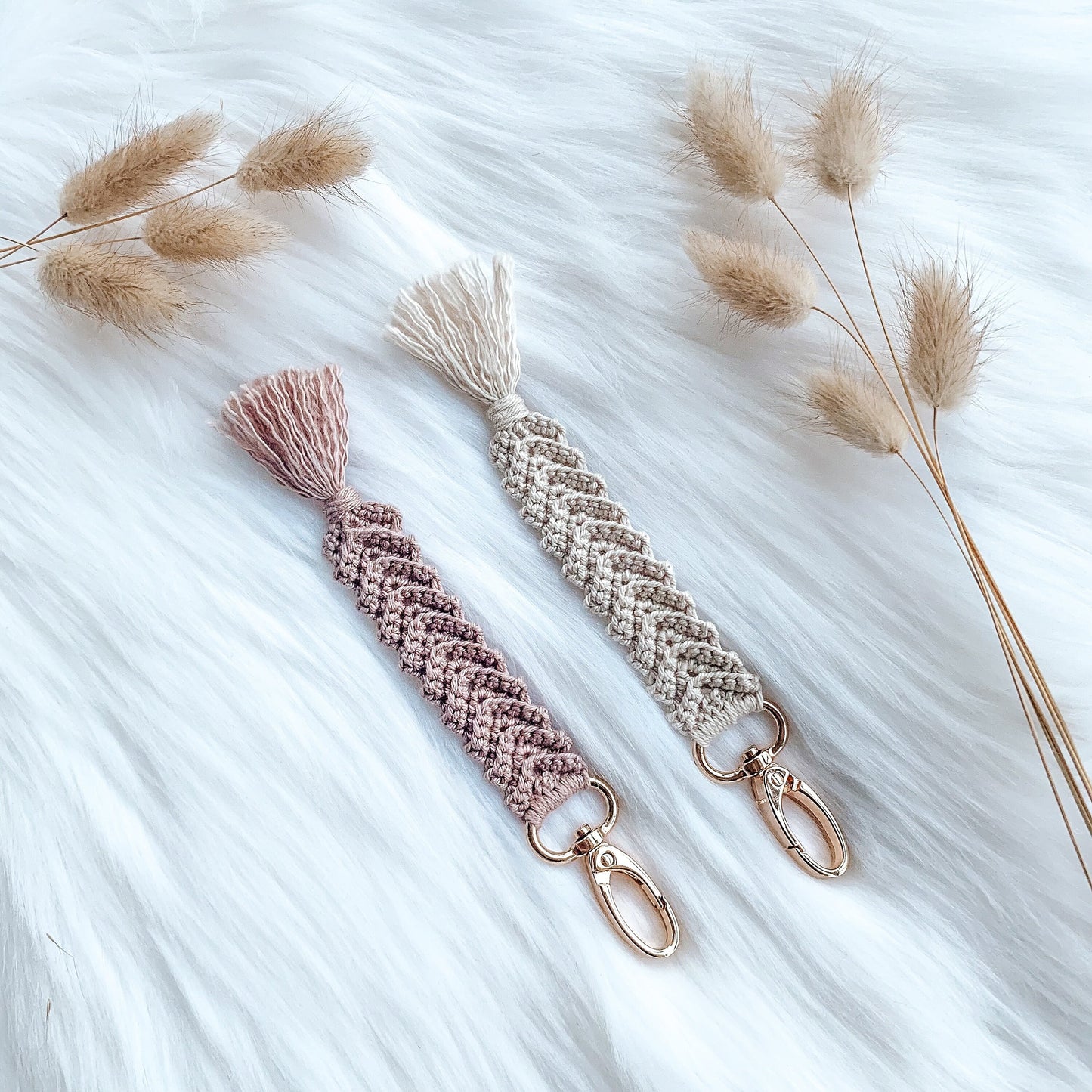 Easy crochet keychain pattern for handmade gifts, accessories, and Scandinavian-inspired projects.