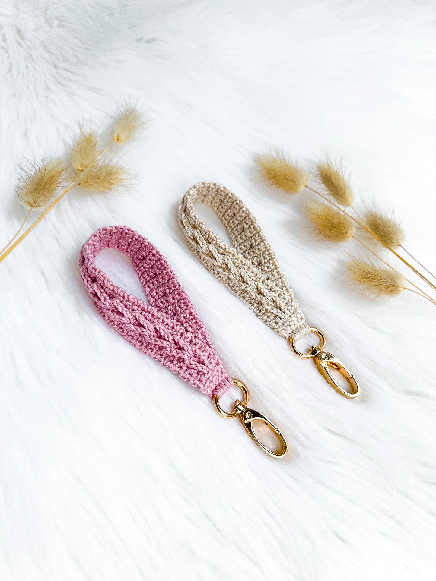 Easy crochet keychain pattern for handmade gifts, accessories, and Scandinavian-inspired projects.