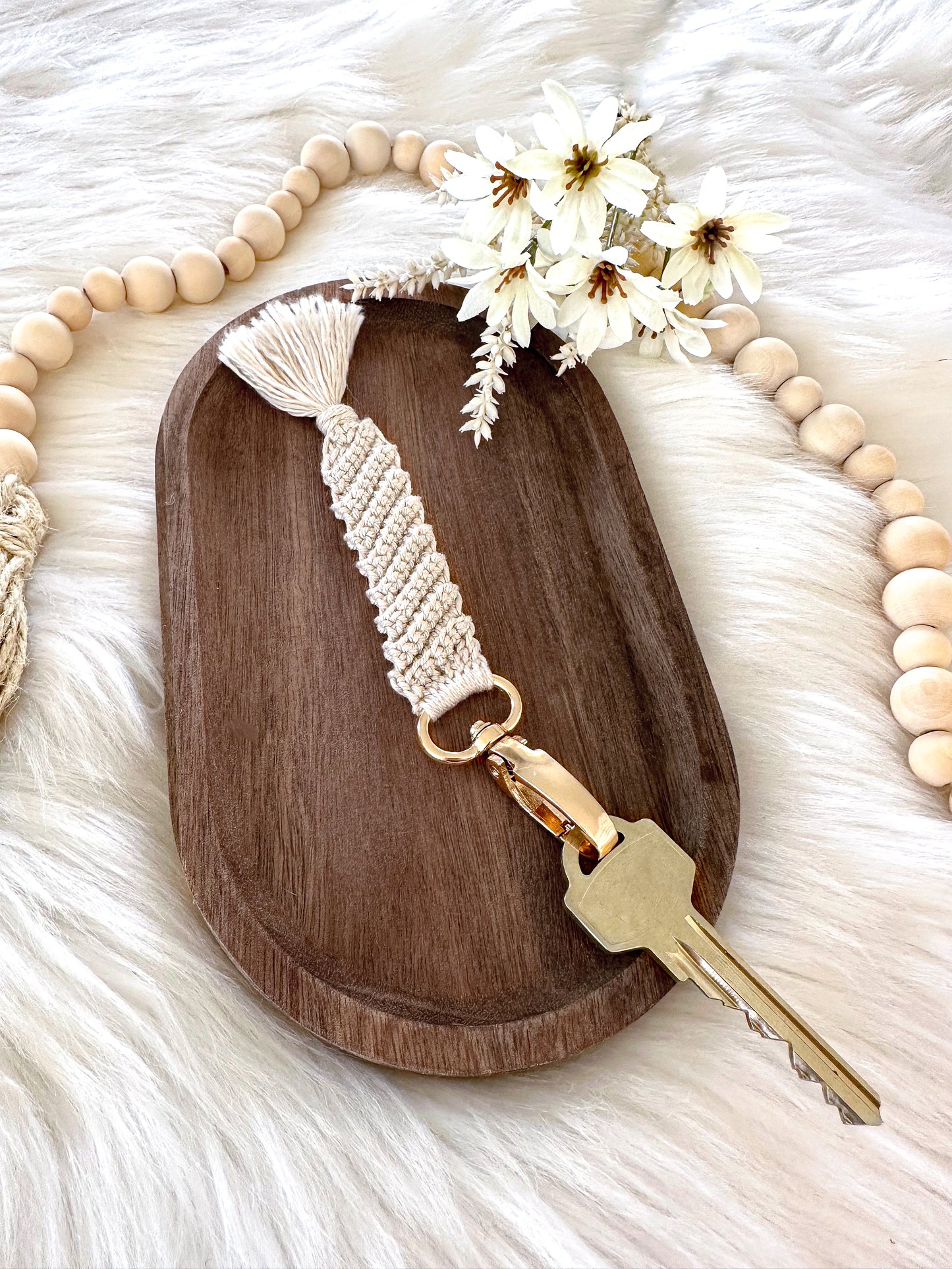 Easy crochet keychain pattern for handmade accessories and Scandinavian-inspired gift ideas.