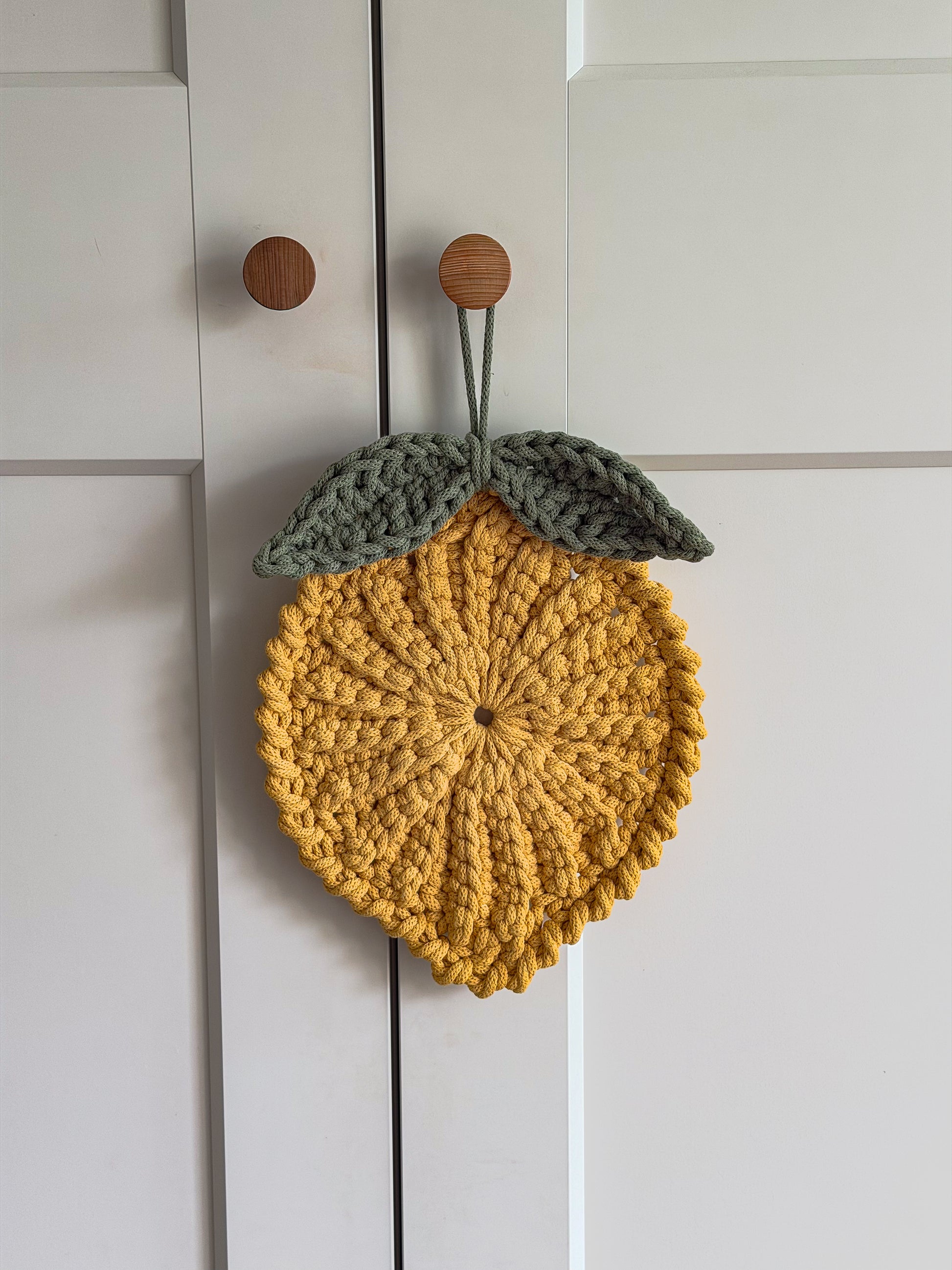 Crochet lemon wall hanging pattern for kitchen decor