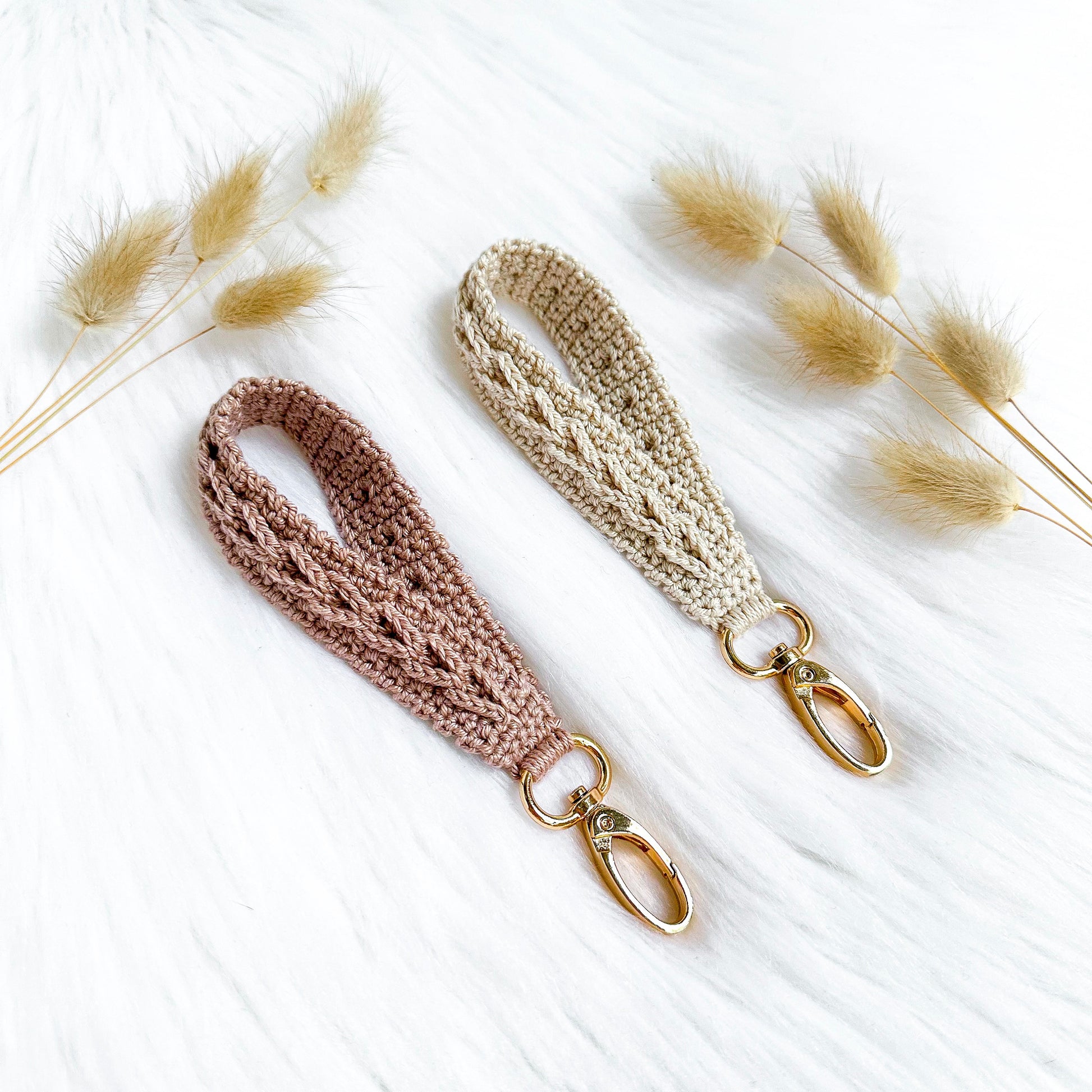Neutral crochet keychain pattern designed as a handmade accessory with cozy yarn textures.