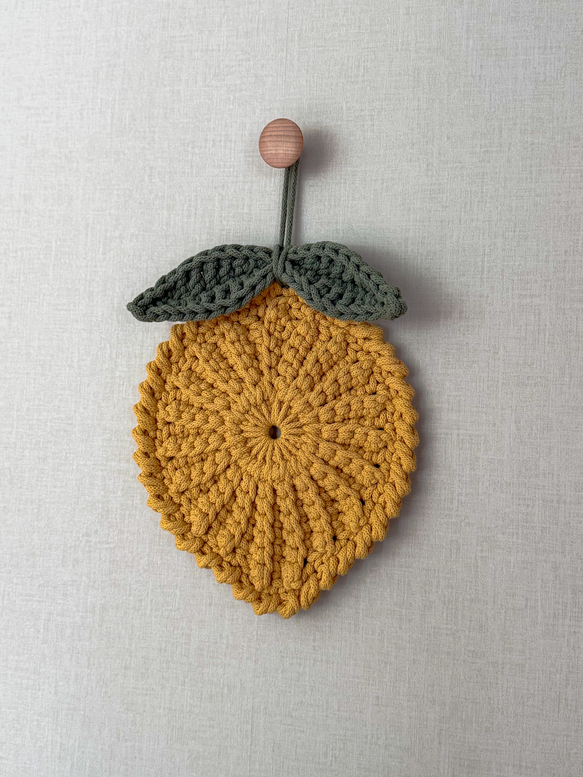 Textured crochet lemon pattern with decorative leaf details